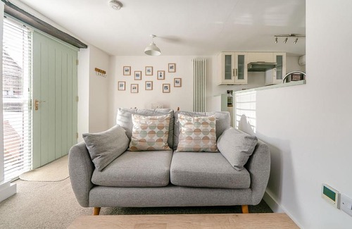 Shrewsbury House | 2 Bank Farm Mews