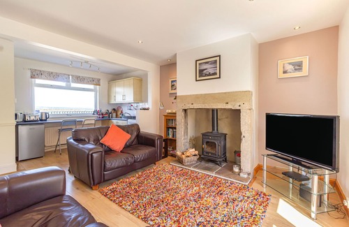 Amble Cottage | 2 BAY VIEW, pet friendly, country holiday cottage in Amble