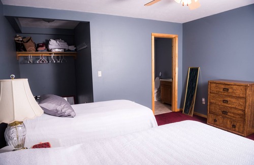 Bonesteel Cabin | 2 bd. 2 bath indoor parking