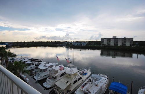 Indian Rocks Beach Condo | 2 BD/2BA Condo at Waterpark - 4 FREE waterpark passes