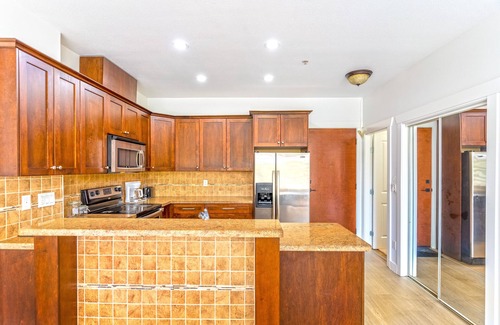 Surrey Apartment | 2 BD + Den Unique and Private space(208)