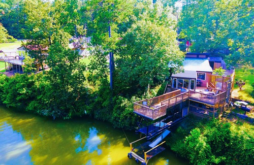 Cave Spring Cabin | 2 Bd Lake Weiss/Coosa River Charming, Waterfront Retreat. Fishermen's Paradise!