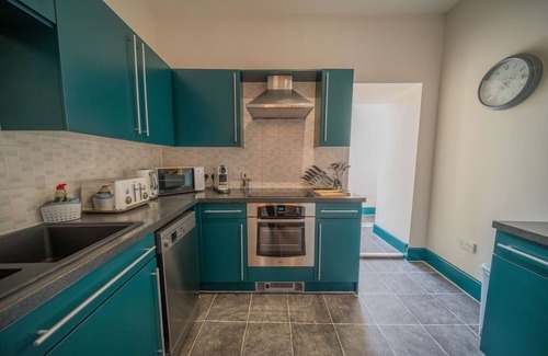 Gloucester Apartment | 2 Bd Newly refurbished apartment