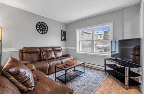Greenfield Park Apartment | 2 BDR -10 min de la Ronde et Parc Jean Drapeau South Shore Montreal