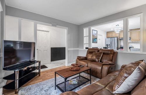 Greenfield Park Apartment | 2 BDR -10 min de la Ronde et Parc Jean Drapeau South Shore Montreal