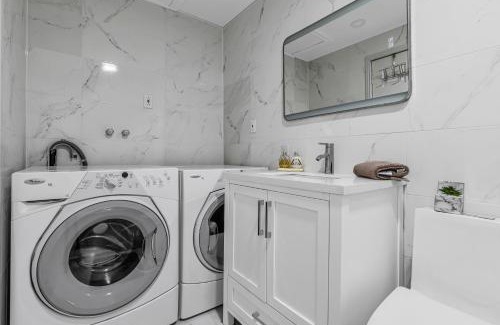 Greenfield Park Apartment | 2 BDR -10 min de la Ronde et Parc Jean Drapeau South Shore Montreal