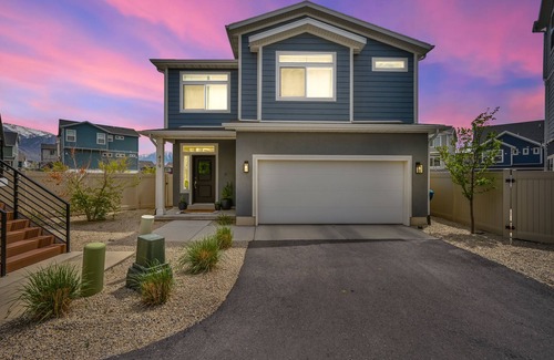 American Fork House | 2 Bdr 2.5 Bath Mnt View Backyard for 6 Guests