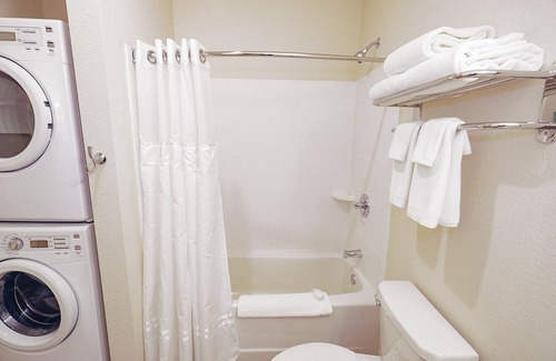 Overland Park Apartment | 2 BDR 2 BTH Furn Apt Style Suite Overland Park Kansas City