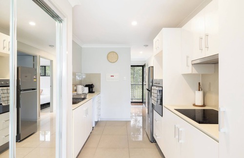 Rocklea Apartment | 2 Bdr Apt! Garage! Espresso! GST Credits! 373B2