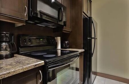 East Kootenay Apartment | 2 BDR Condo/Hot Tub/Gym