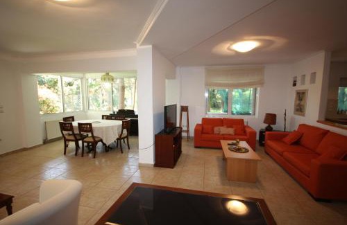 Marousi Apartment | 2 Bdr Park View Apt - 130m2 & Private Patio