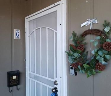 West University Apartment | 2 bdrm 1mi UNR Pet-friendly parking space