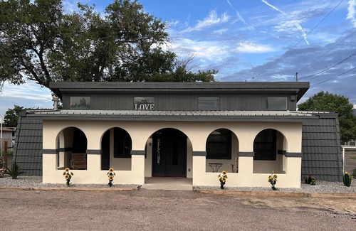 Chamberino Cottage | 2 bdrm 2 bath cozy cottage perfect for traveling nurses Minutes from El Paso