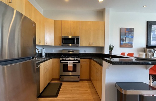 Whittier Apartment | 2-Bdrm 2-Bath Luxury Loft on Pearl St & 20th w/Flatirons Views