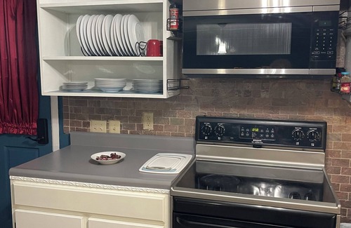 Dice Apartment | 2 bdrm, sleeps 7 apartment. Pet friendly. Pool onsite. Outdoor grill. Hazard, KY