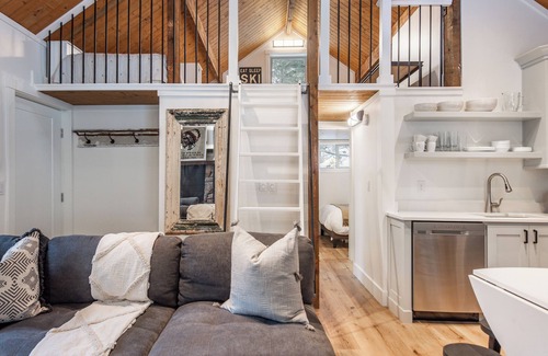 Sundance Cabin | 2 Bdrm w/Loft Walk to Ski Run Hot Tub Fireplace