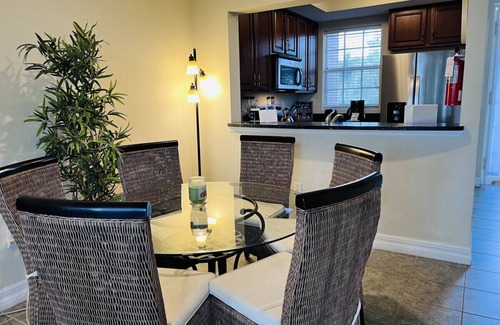 Ruskin Condo | 2 bdrm Waterfront Private Beach Resort! Sleeps 7! Walk to the beach and Restaurants.