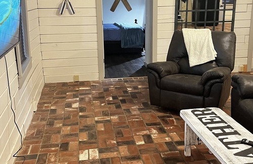 Eufaula House | 2 bdrm/with loft Cozy Cabin