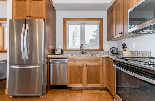 Muskoka Lakes Villa | 2 bed 1.5 bath Villa on Lake Muskoka