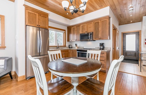 Muskoka Lakes Villa | 2 bed 1.5 bath Villa on Lake Muskoka