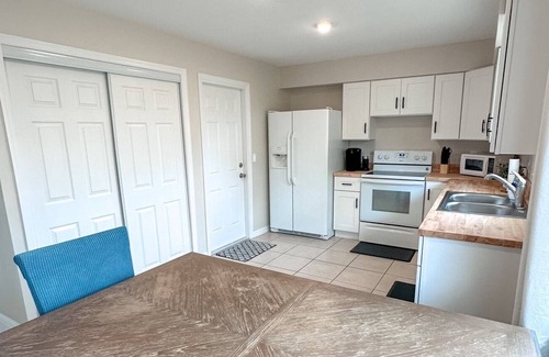 Fort Myers Shores House | 2 Bed/1 Bath - 1 King/ 2 Queens