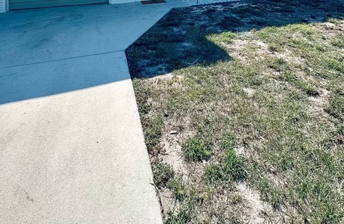 Fort Myers Shores House | 2 Bed/1 Bath - 1 King/ 2 Queens
