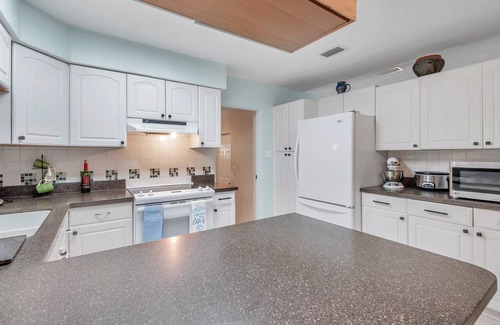 Walsingham House | 2 bed 1 bath full kitchen and living room retreat