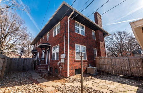 College Hill House | 2 Bed 1 Bath Property in College Hill with Garage