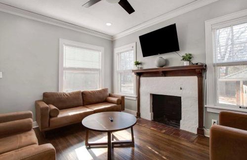 College Hill House | 2 Bed 1 Bath Property in College Hill with Garage