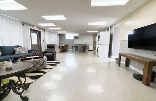 Anchor Bay Harbor Apartment | 2 Bed, 1 Bath Ranch Style, Ground Floor Unit, Sleeps 6, Newly Renovated!