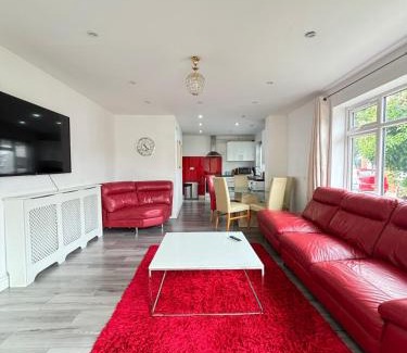 Lacey Green House | 2 Bed-1 Bath-Sleeps 4-Parking-Pets