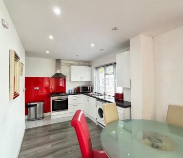 Lacey Green House | 2 Bed-1 Bath-Sleeps 4-Parking-Pets