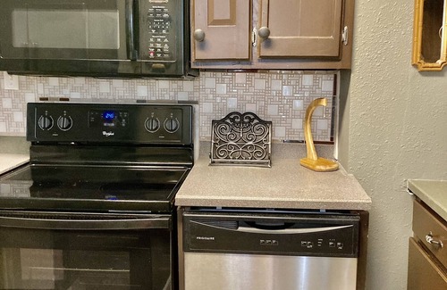 18th and Vine District House | 2 Bed/1Bath Duplex house 1st floor, 6 min. Med Ctr, 7min Downtown KC.