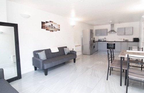 Everton Apartment | 2 bed 2 bath city centre sleep 7