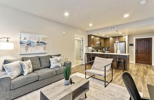 Downtown Salt Lake City Apartment | 2 Bed 2 Bath Delta Salt Palace Gym King Bed