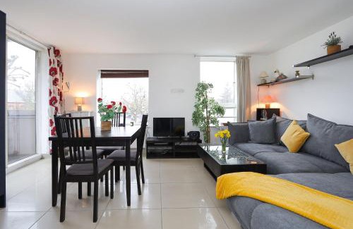 Golborne Apartment | 2-bed 2-bath flat around the corner from Portobello Market