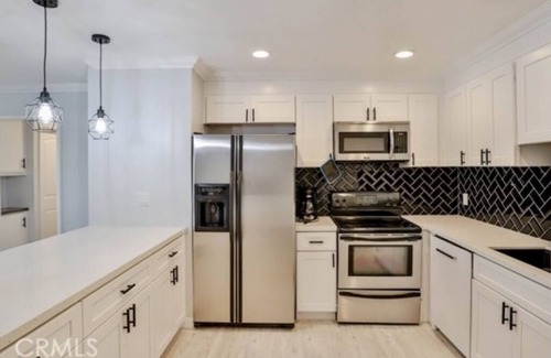 Santa Ana Heights Condo | 2 bed, 2 bath Modern, Private Living by the Beach
