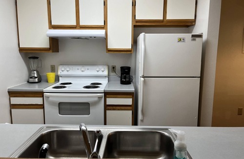 Cedar Rapids - Iowa City House | 2 bed 2 bath Spacious Apartment Downtown CR