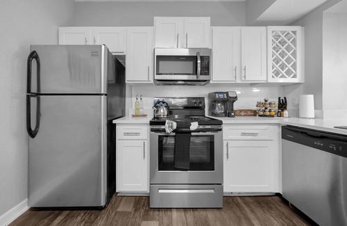 Tampa Apartment | 2-Bed/2-Bath Tampa Apartment: Comfort Meets Convenience for Corporate Travelers