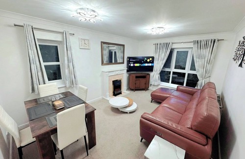 Bracknell Apartment | 2 Bed-2 Bath-Town Centre-Free Parking