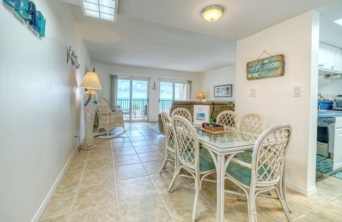Redington Shores Condo | *2 bed, 2 bath Direct Gulf Front Unit at The Shores*Stunning Views*