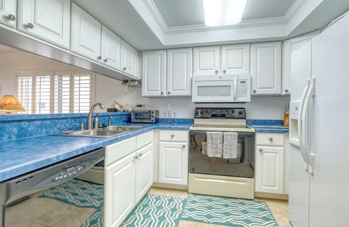 Redington Shores Condo | *2 bed, 2 bath Direct Gulf Front Unit at The Shores*Stunning Views*