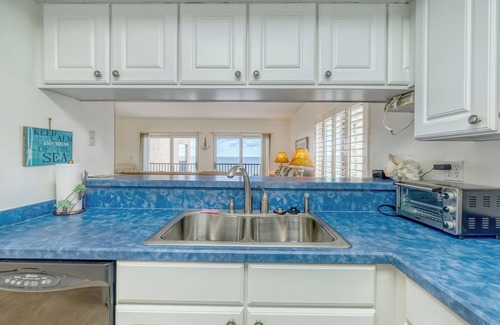 Redington Shores Condo | *2 bed, 2 bath Direct Gulf Front Unit at The Shores*Stunning Views*