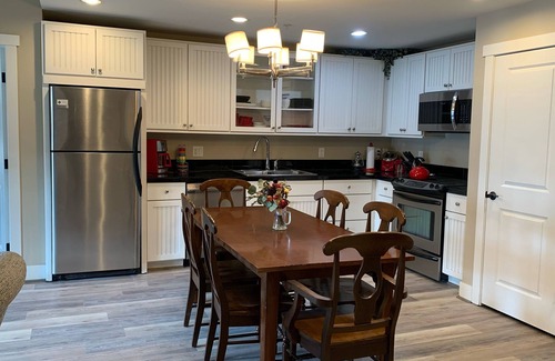 Silvercreek House | 2 Bed 2 Bath w/sofa sleeper luxury slope side ski-in/ski-out condo - sleeps 7