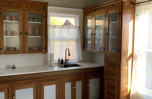 South Park House | 2 bed/2bath Desert Victorian house, downtown
