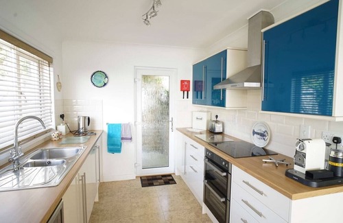 Ventnor House | 2 Bed Apartment - Sea Views - Ventnor