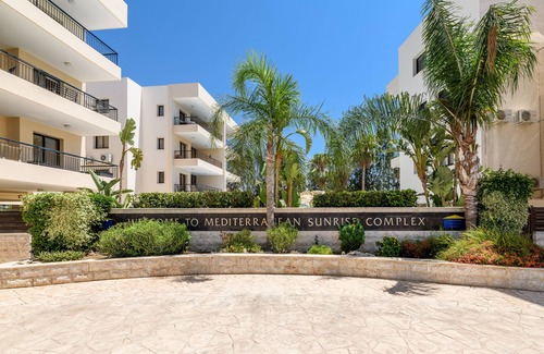 Oroklini Apartment | 2 bed Apartment Overlooking Pool - Oroklini