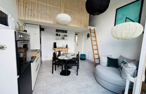 Carantec Apartment | 2-bed apartment with private terrace - 50m from beach and GR34. Dogs welcome.