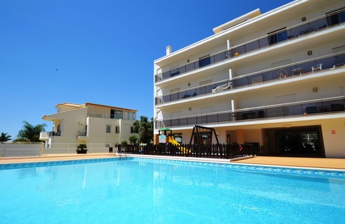 Correeira Apartment | 2 bed Apt in Albufeira Center FREE WIFI+ Communal Pool