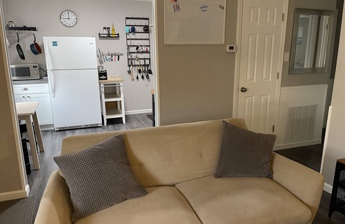 Newnan Apartment | 2 bed apt near historic downtown Newnan.